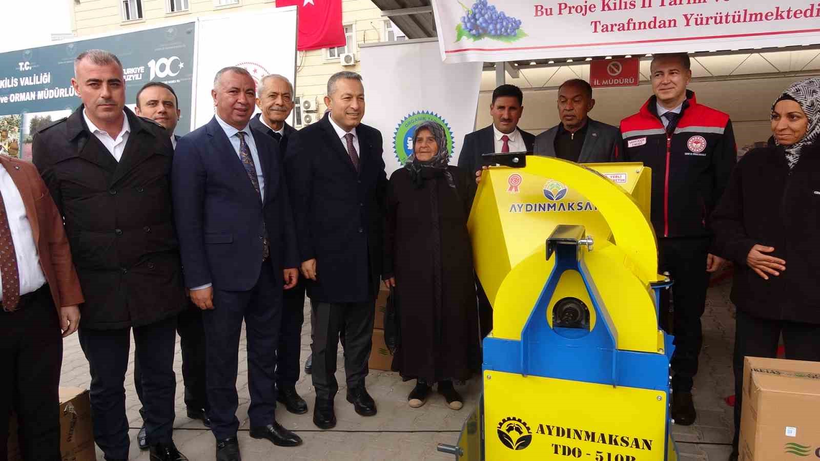 Kilis&rsquo;te &uuml;reticilere hibe destekli tarım ve hayvancılık ekipmanları dağıtıldı
