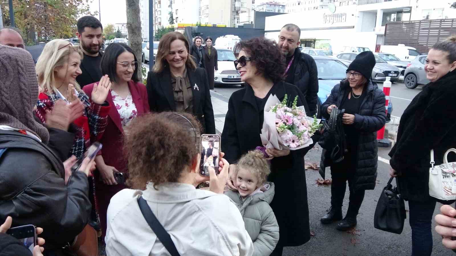 T&uuml;rk sinemasının usta ismi H&uuml;lya Ko&ccedil;yiğit Trabzon&rsquo;da
