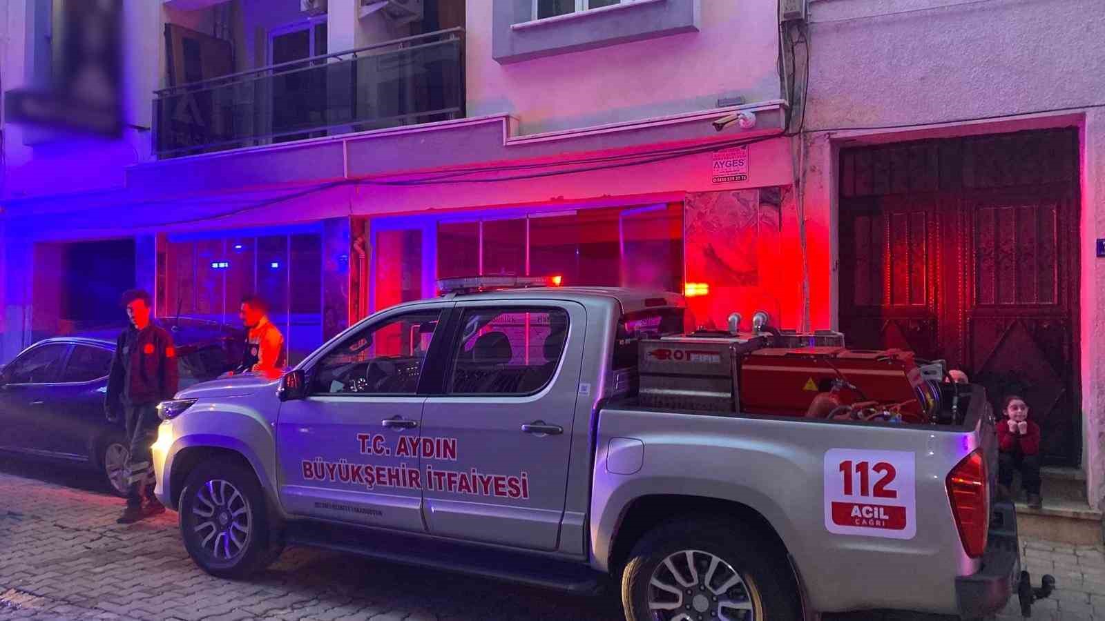 Apart odasında &ccedil;ıkan yangın panikletti
