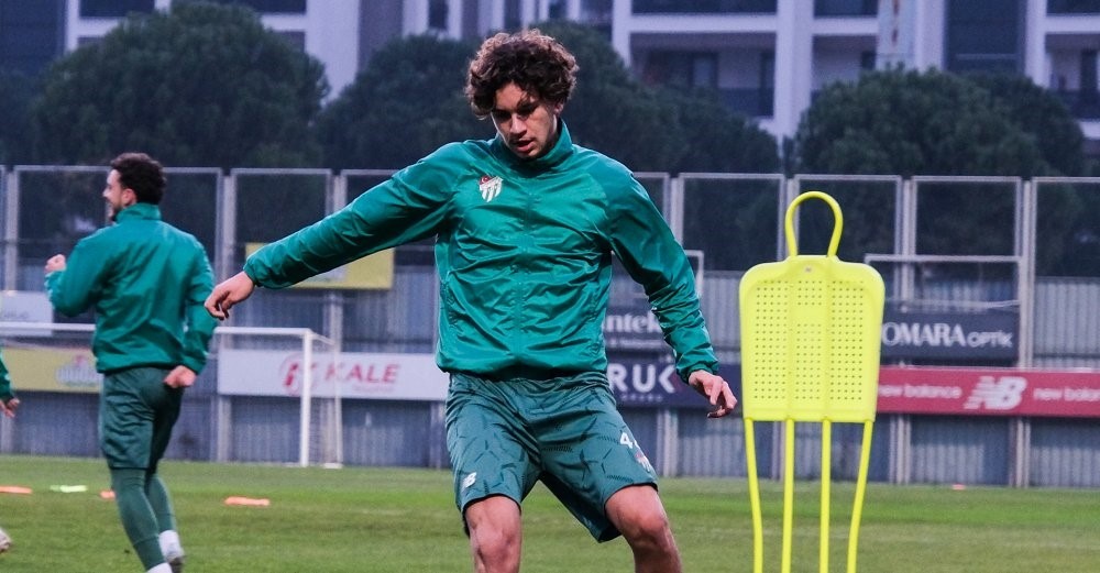 Bursaspor devre arası &ccedil;alışmalarını s&uuml;rd&uuml;r&uuml;yor
