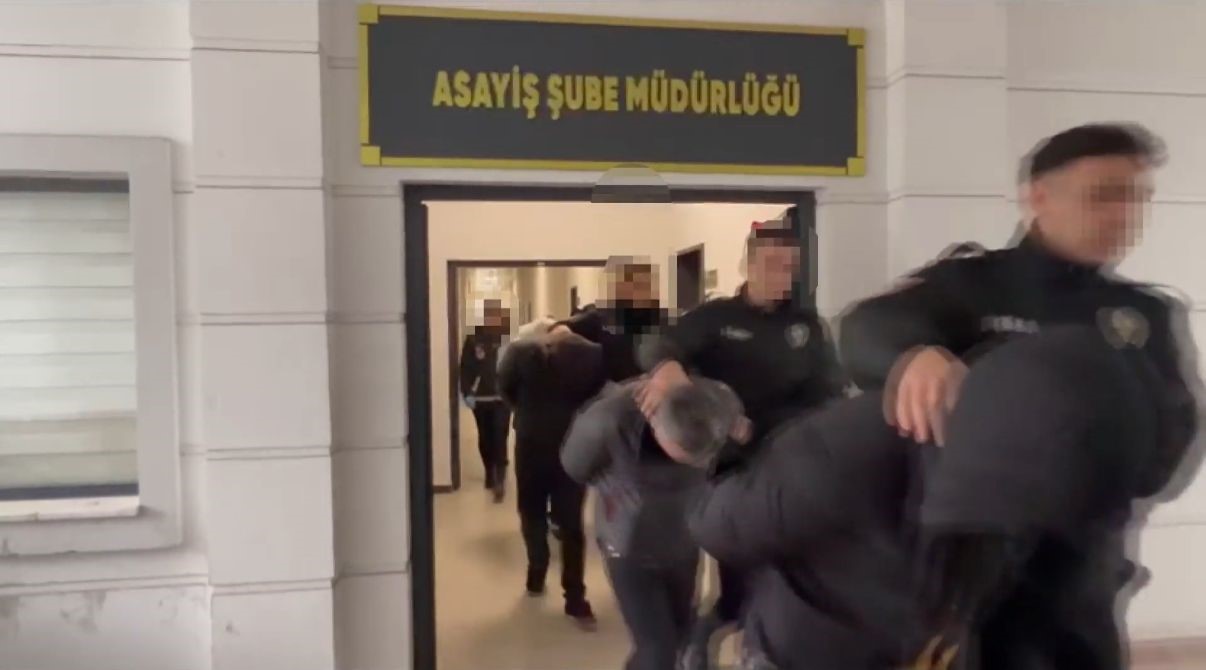 Kocaeli merkezli fuhuş operasyonunda 12 kişi g&ouml;zaltına alındı, 14 kadın kurtarıldı
