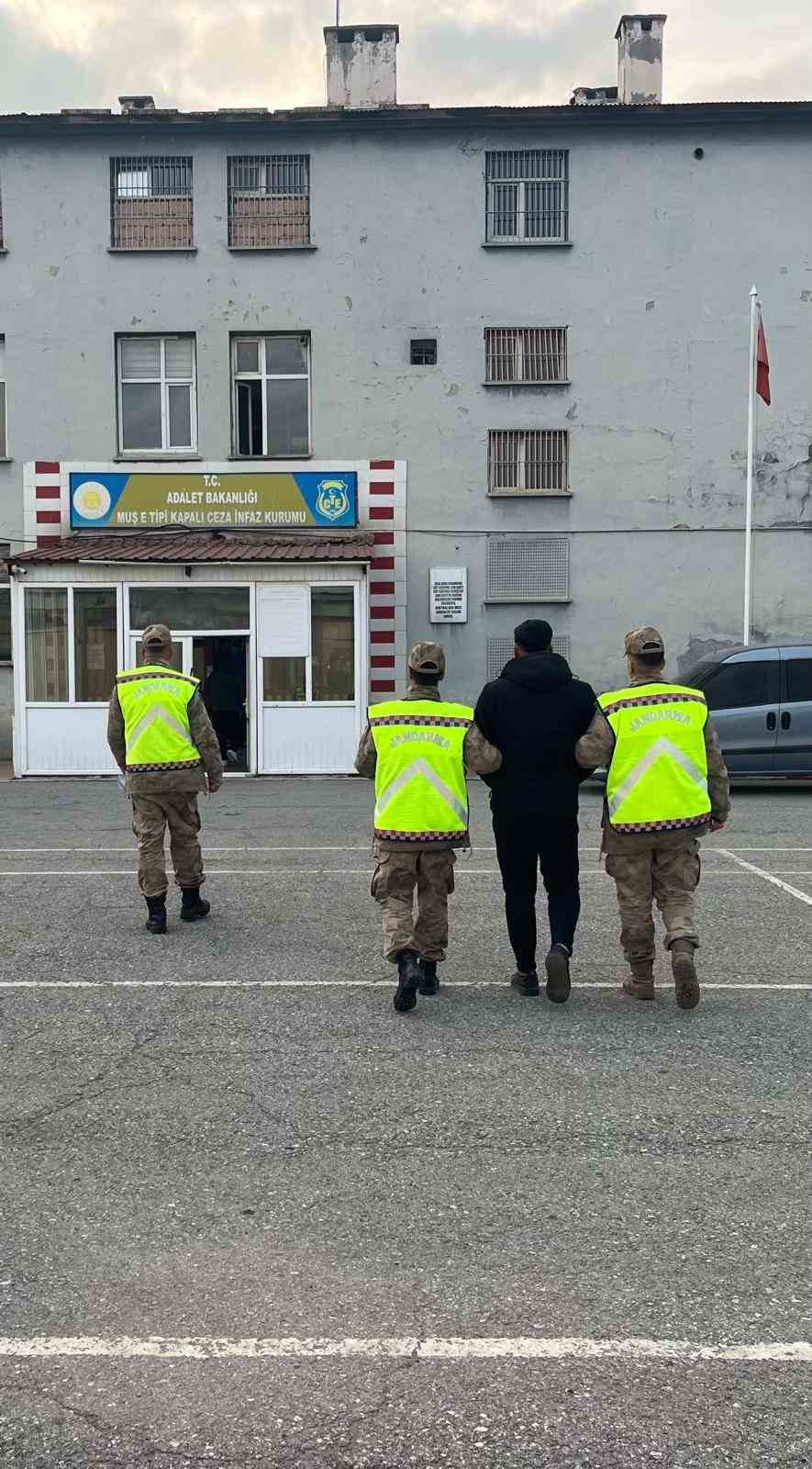 Muş’ta dolandırıcılık suçundan aranan şahıs yakalandı