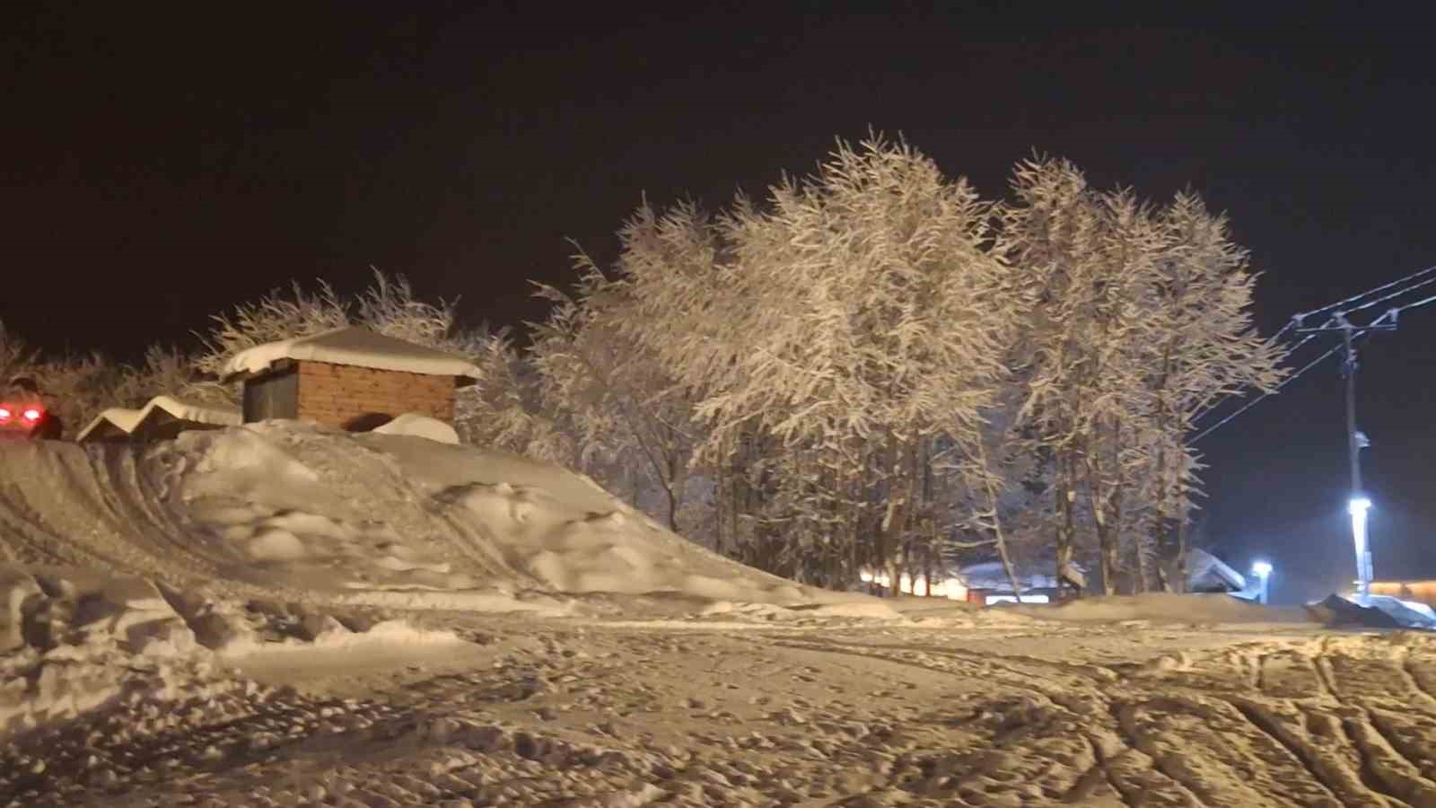 Rize’de beklenen kar yağışı başladı