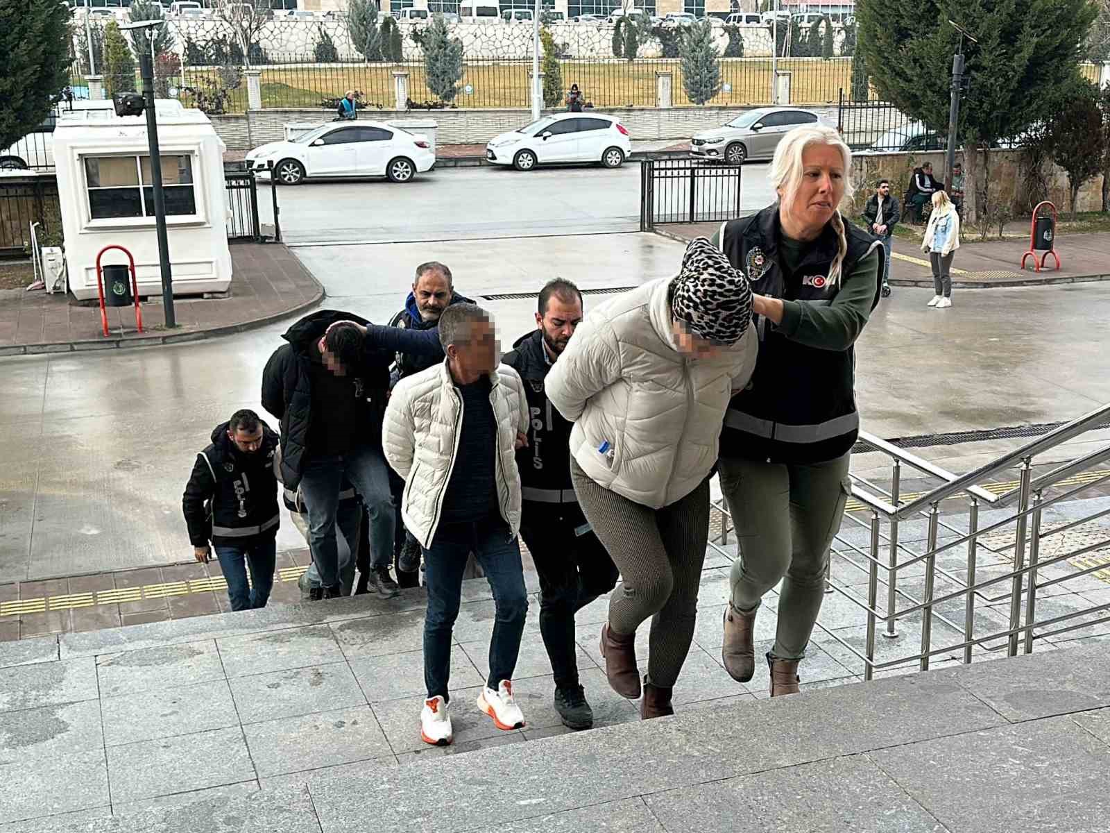 Uşak’taki tefecilik operasyonunda 3 tutuklama