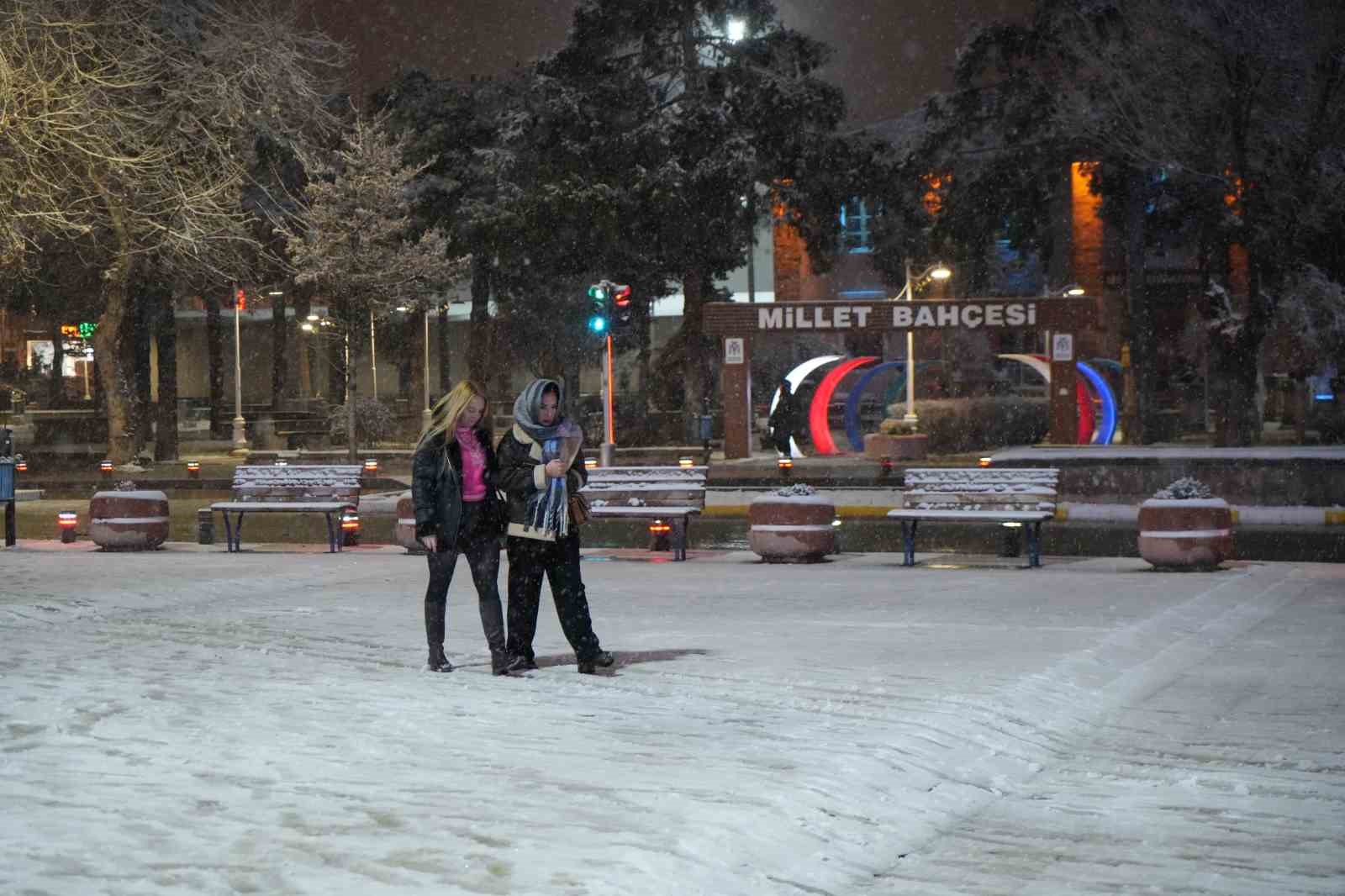 Erzincan&rsquo;da kar yağışı
