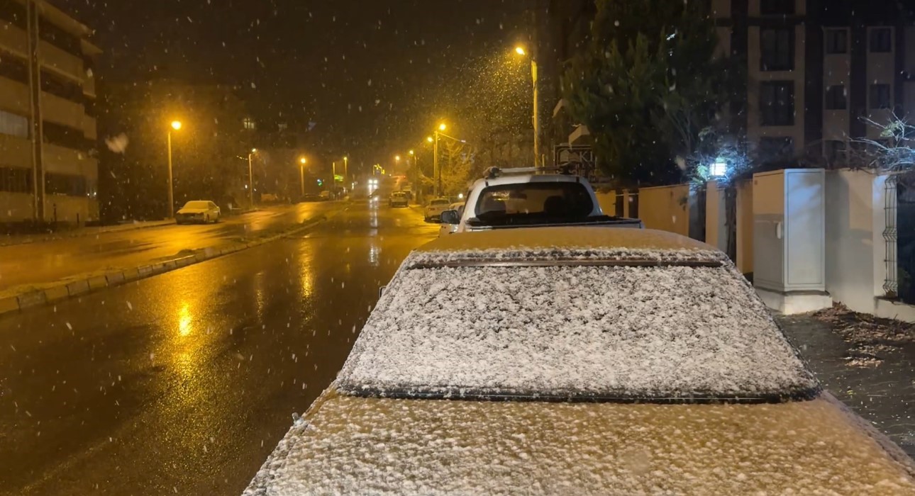 Safranbolu&rsquo;nun y&uuml;ksek kesimlerinde kar yağışı etkili olmaya başladı

