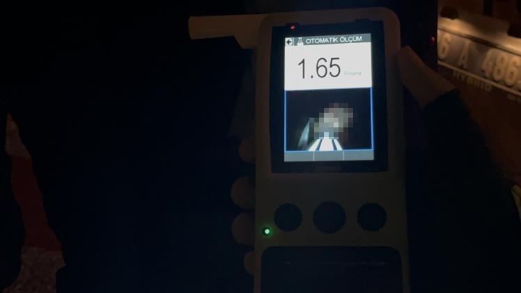 Polisten ka&ccedil;an ehliyetsiz alkoll&uuml; s&uuml;r&uuml;c&uuml;ye 43 bin 890 TL para cezası
