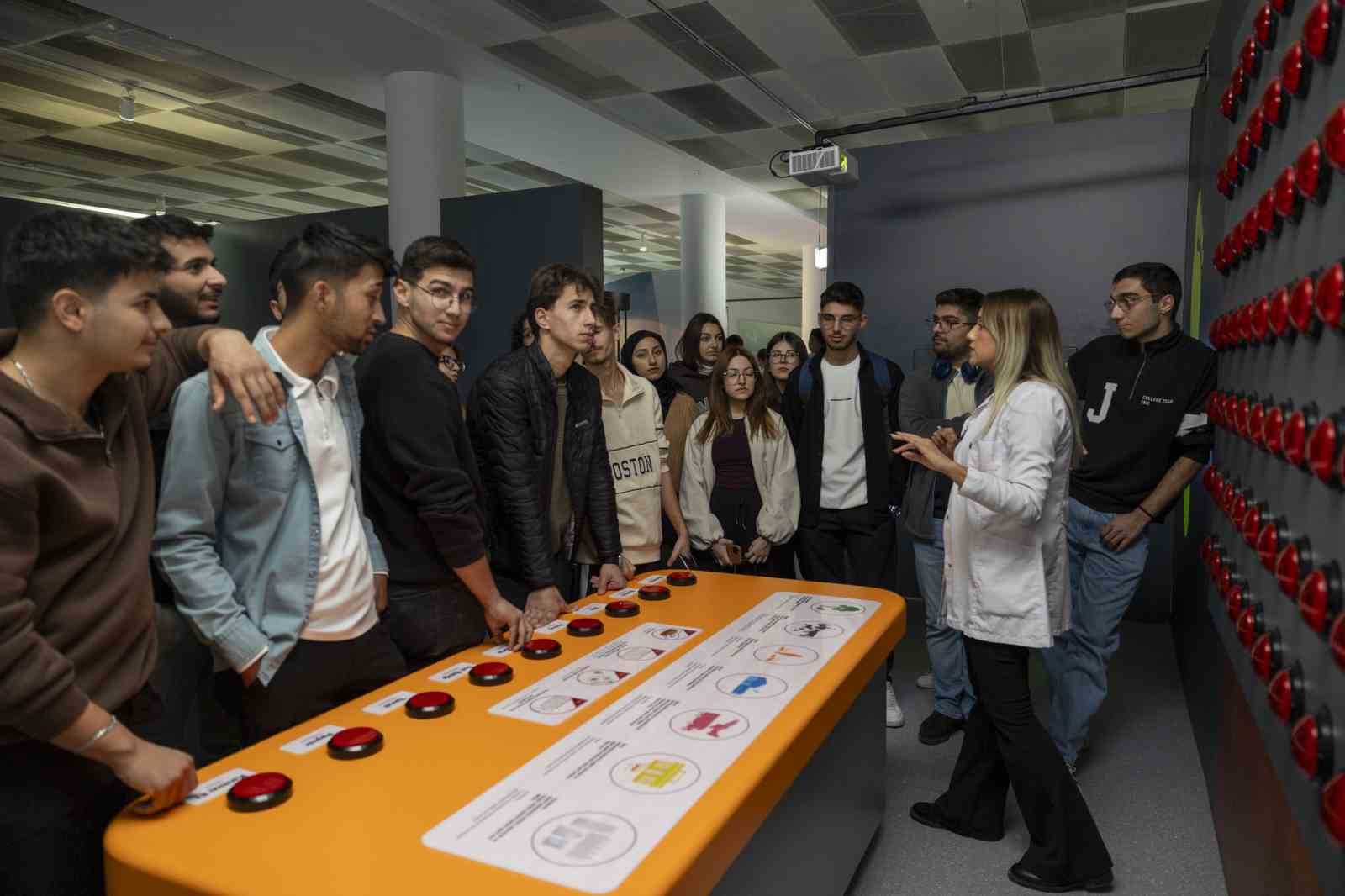 Öğrenciler, Mercan Bilim Merkezi’nde bilimle buluştu