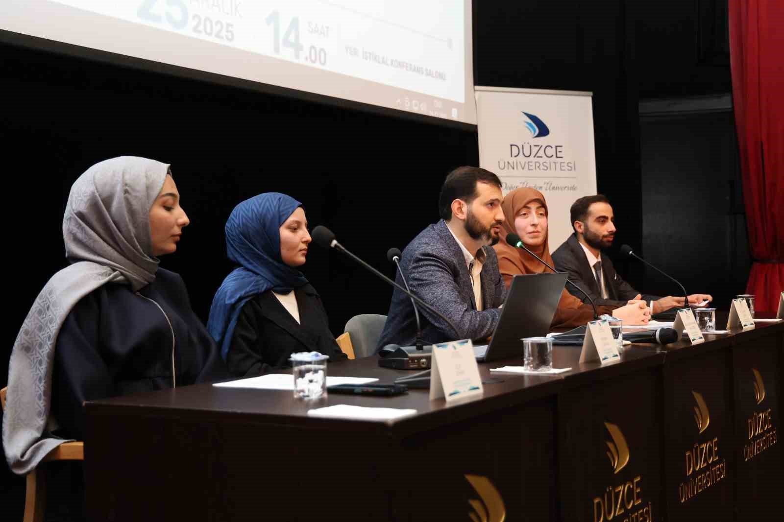 Fak&uuml;lte &ouml;ğrencileri, Peygamber Efendimizi anlattı: "Peygamber sevgisi ailede bir kimlik inşası"
