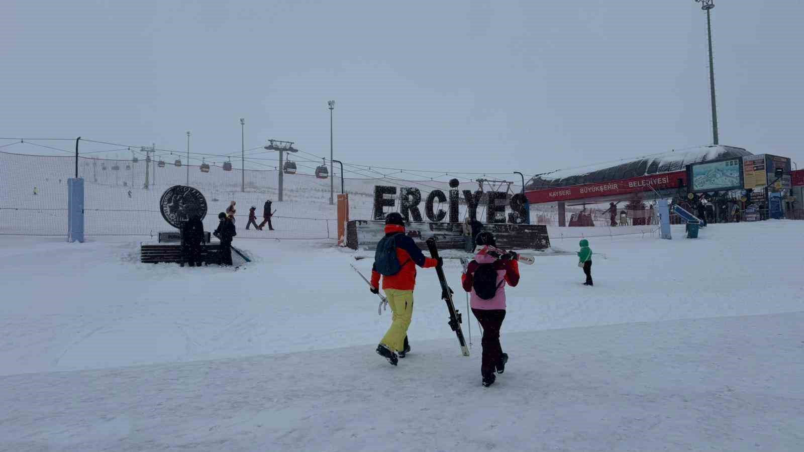 Kayseri güne beyaz örtüyle uyandı