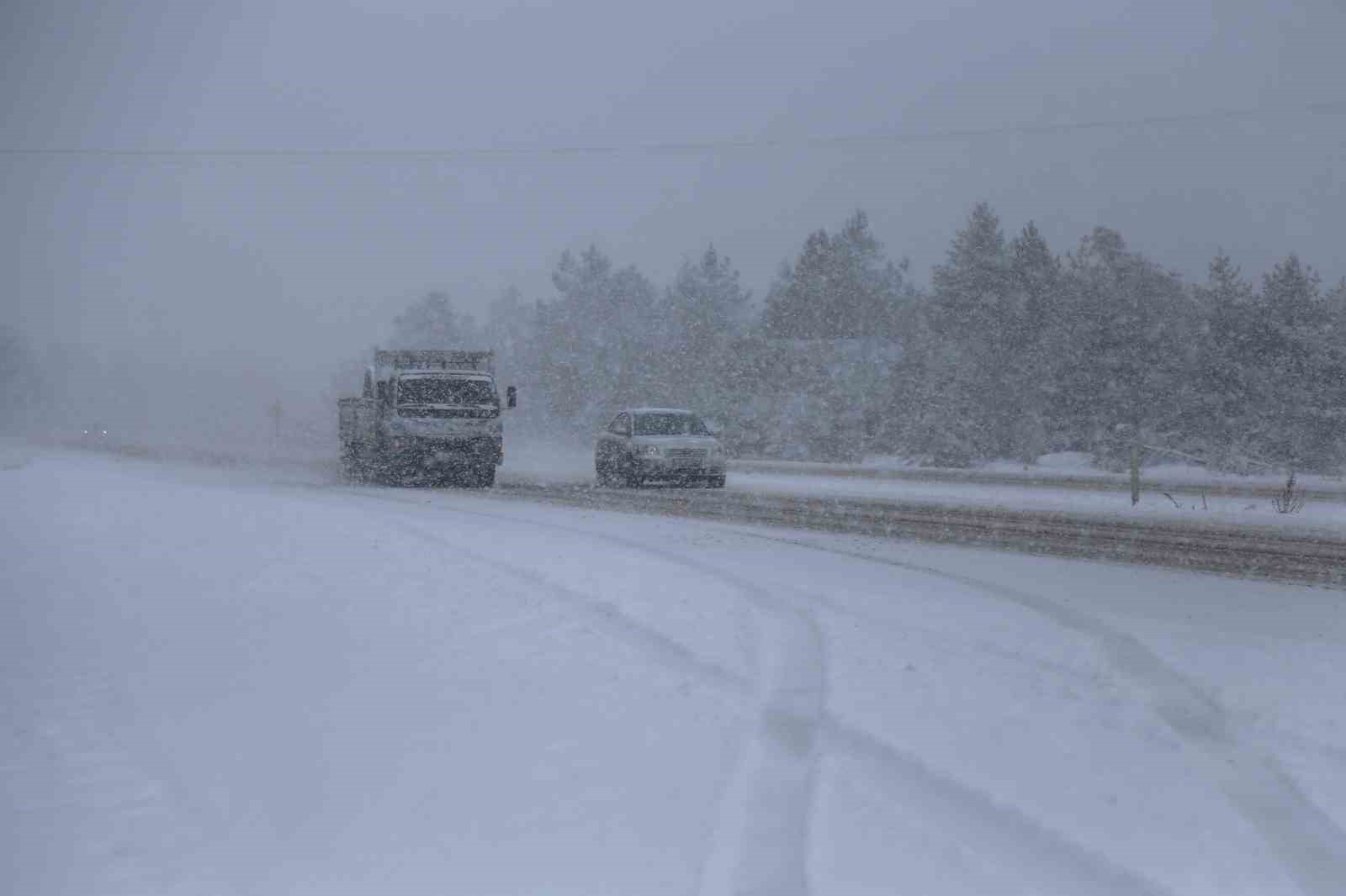 Kastamonu&rsquo;nun y&uuml;ksek kesimlerinde yoğun kar yağışı
