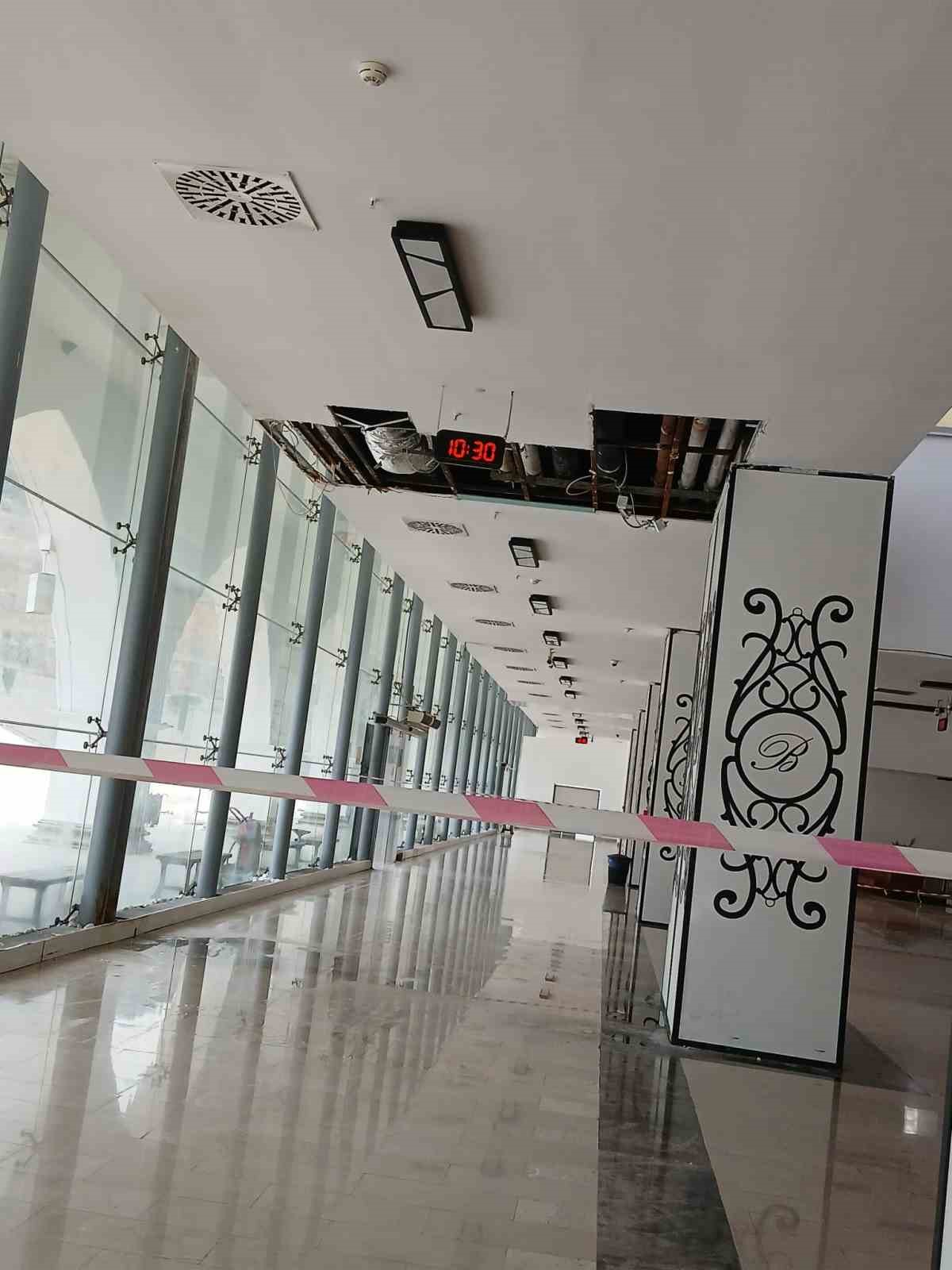 Bilecik Şehirlerarası Otob&uuml;s Terminali&rsquo;nde tavan akıyor, yolcular soğuktan donyor
