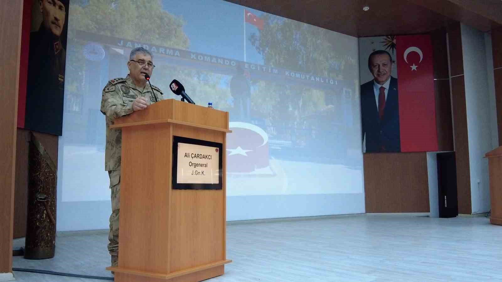 571 gen&ccedil; komando g&ouml;reve hazır: Orgeneral Ali &Ccedil;ardakcı&rsquo;dan mezuniyet t&ouml;reninde "G&ouml;n&uuml;l Coğrafyası" vurgusu
