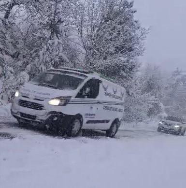 Sinop&rsquo;ta kar yağışı: 34 k&ouml;y yolu ulaşıma kapandı
