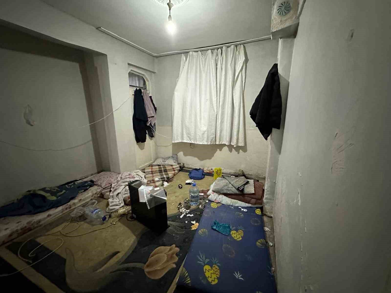 Bağcılar’da kaçak göçmen operasyonunda 78 göçmen yakalandı: 6 şüpheli gözaltında