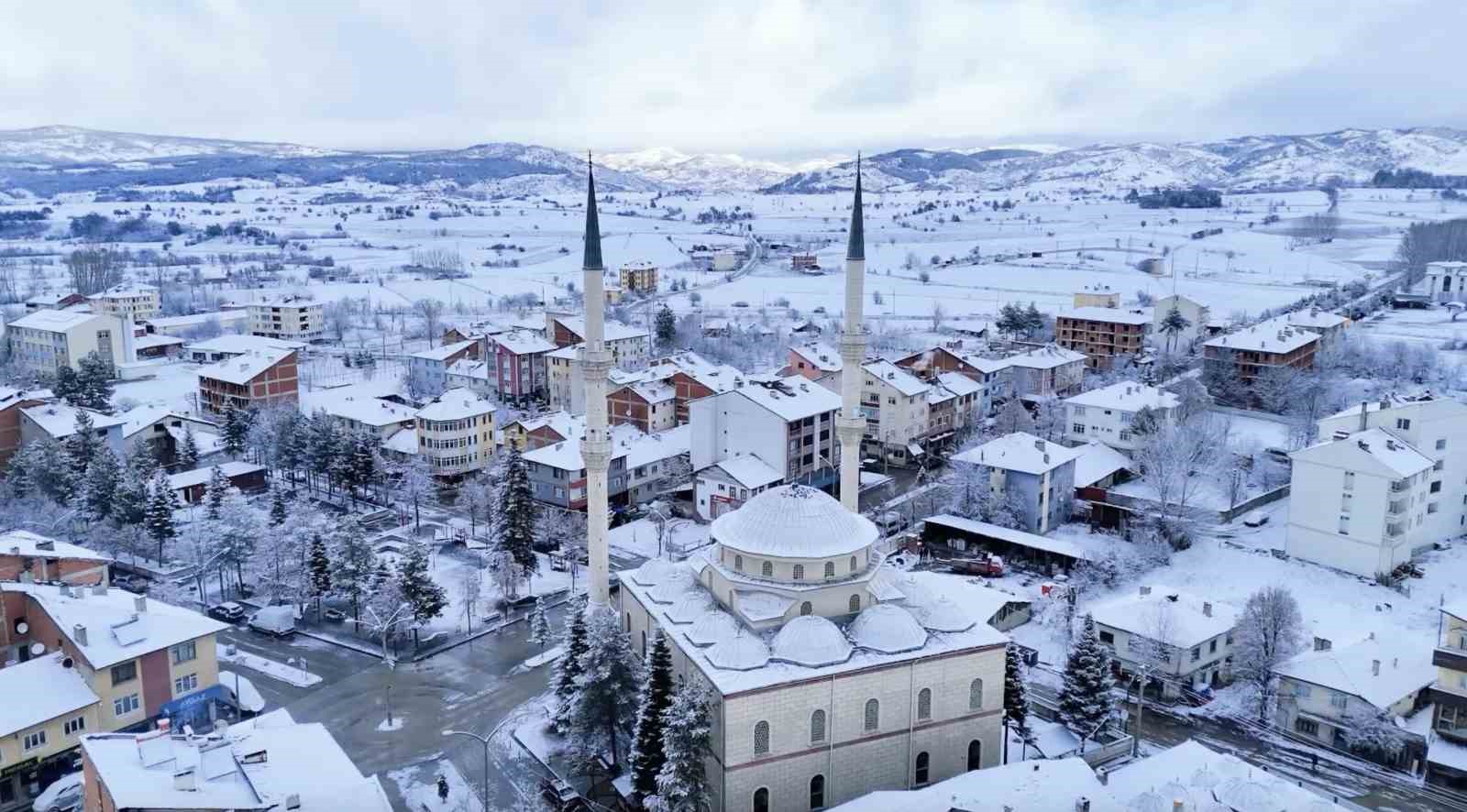 Kastamonu’da kar ilçeleri beyaza bürüdü