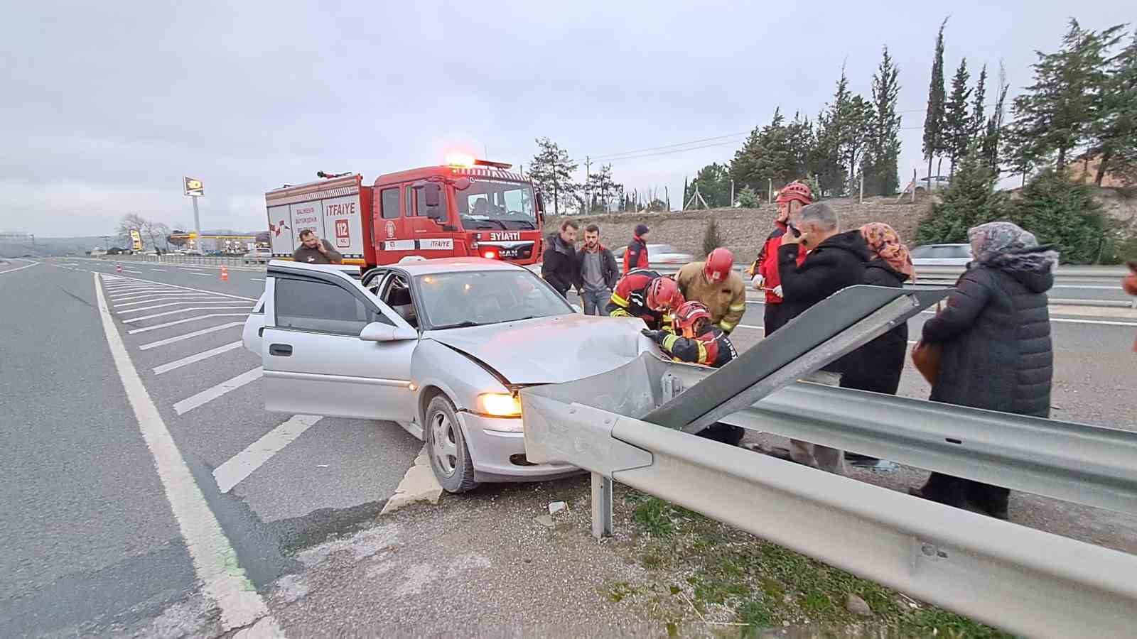 Balıkesir'de çift yönlü trafik kazası: 5 kişi yaralandı İhlas 
