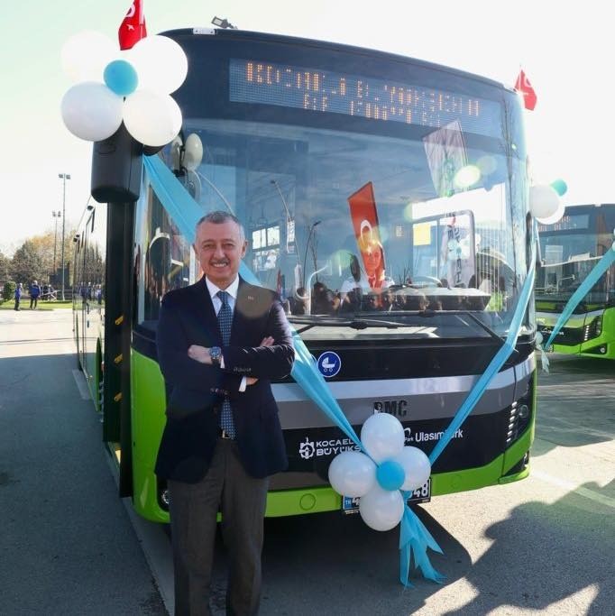 3 haftada 10 tramvay, 68 otob&uuml;s ve 42 iş makinesi hizmete alındı
