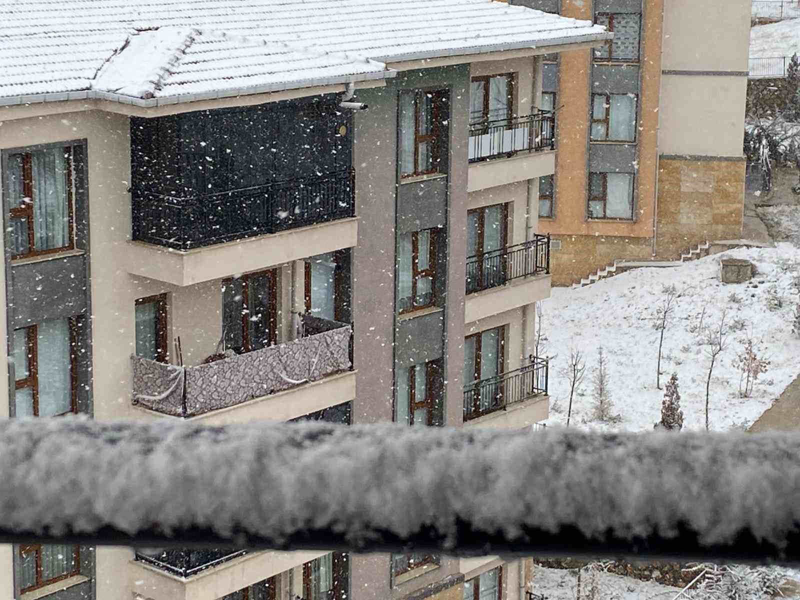 Elazığ&rsquo;da kar yağışı başladı
