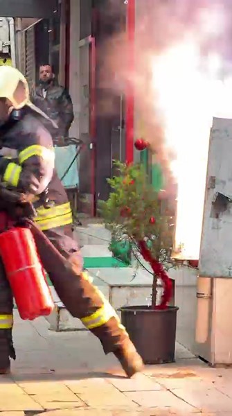 Trafoda &ccedil;ıkan parlama paniğe yol a&ccedil;tı
