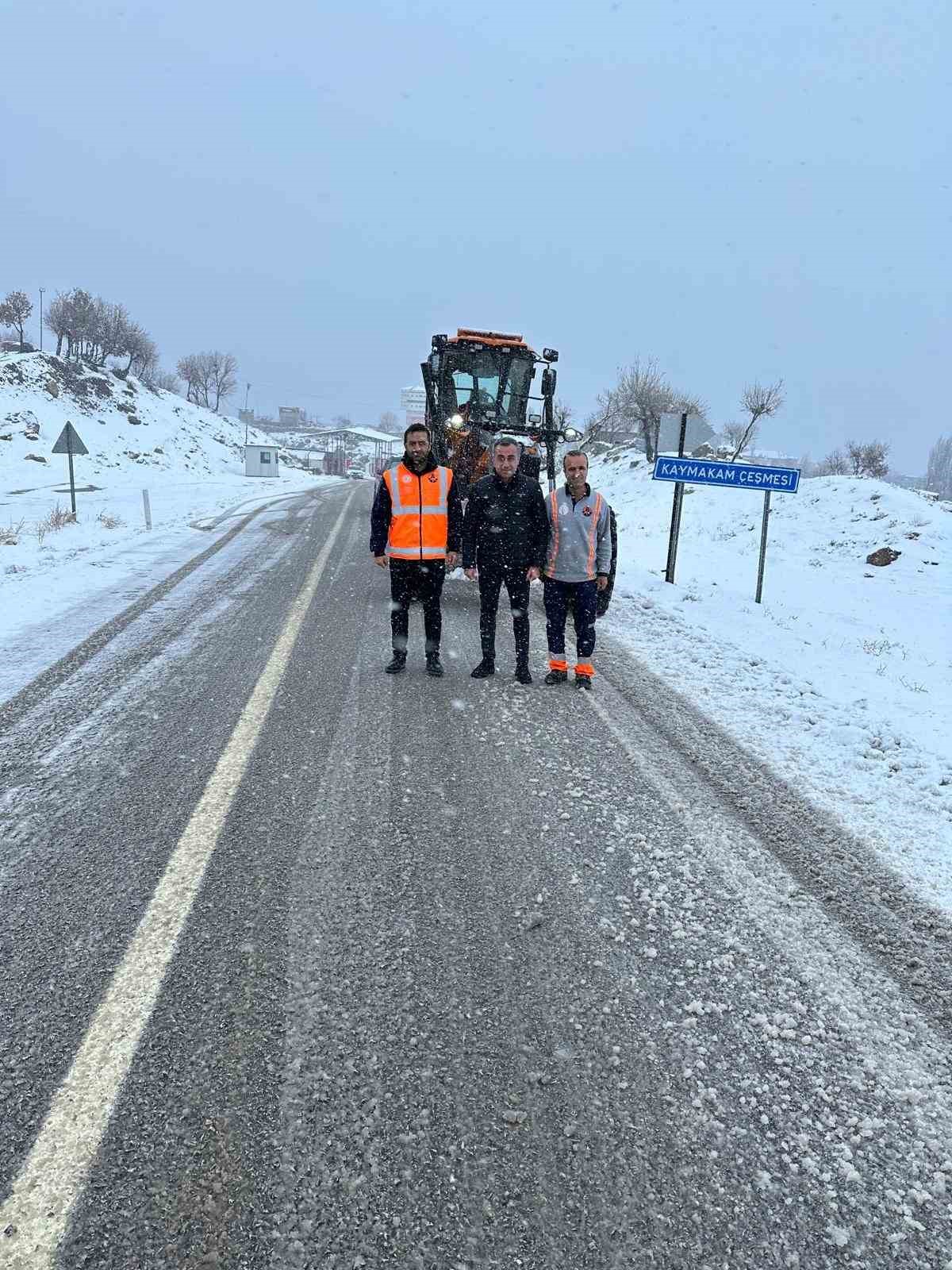 Şırnak&rsquo;ta "turuncu kod" alarm: 22 ara&ccedil; yollarda kaldı
