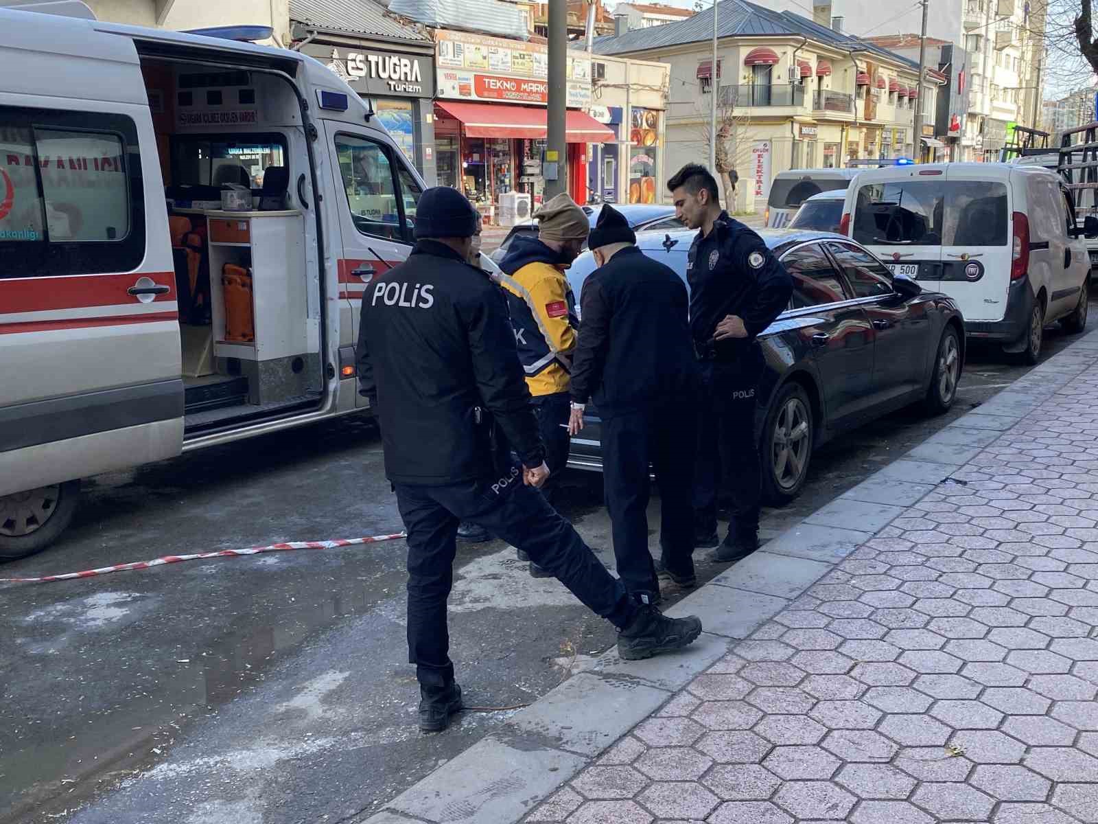 Tedaviyi reddeden alkollü adam, "Ben suç mu işledim" diyerek gözyaşı döktü
