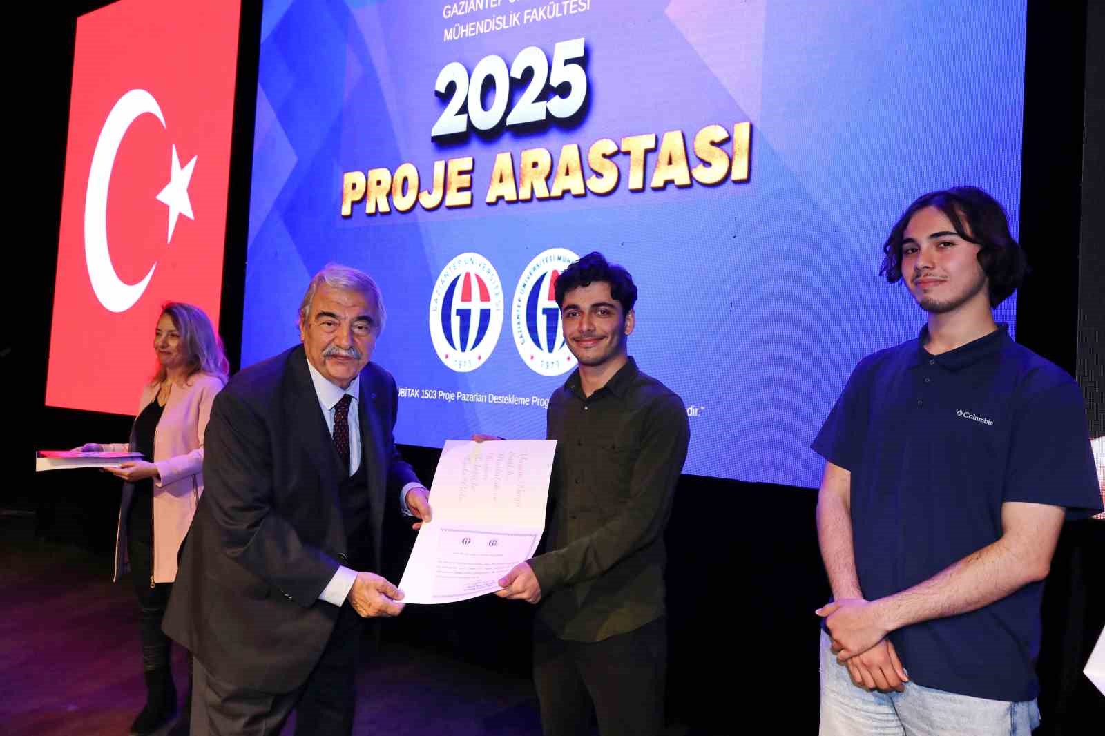 SANKO Holding Onursal Başkanı Abdulkadir Konukoğlu: "Ticarileşemeyecek projenin destek g&ouml;rmesi m&uuml;mk&uuml;n değil"
