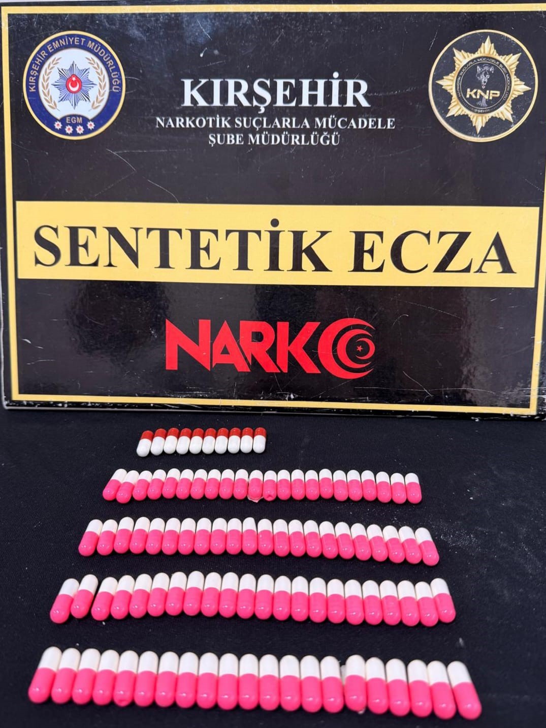 Ekiplerin şüphelendiği şahsın üzerinden uyuşturucu çıktı