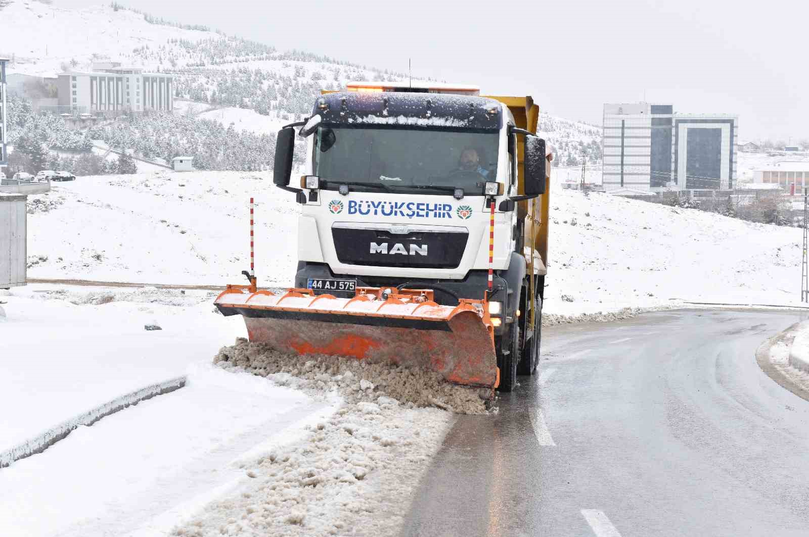 Malatya Büyükşehir Belediyesi’nden yoğun kar mesaisi