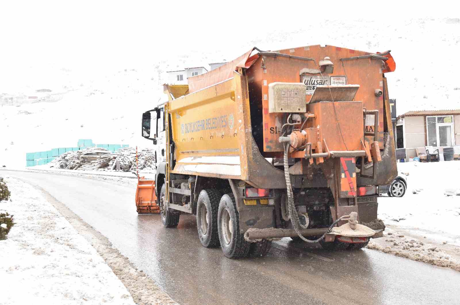 Malatya B&uuml;y&uuml;kşehir Belediyesi&rsquo;nden yoğun kar mesaisi
