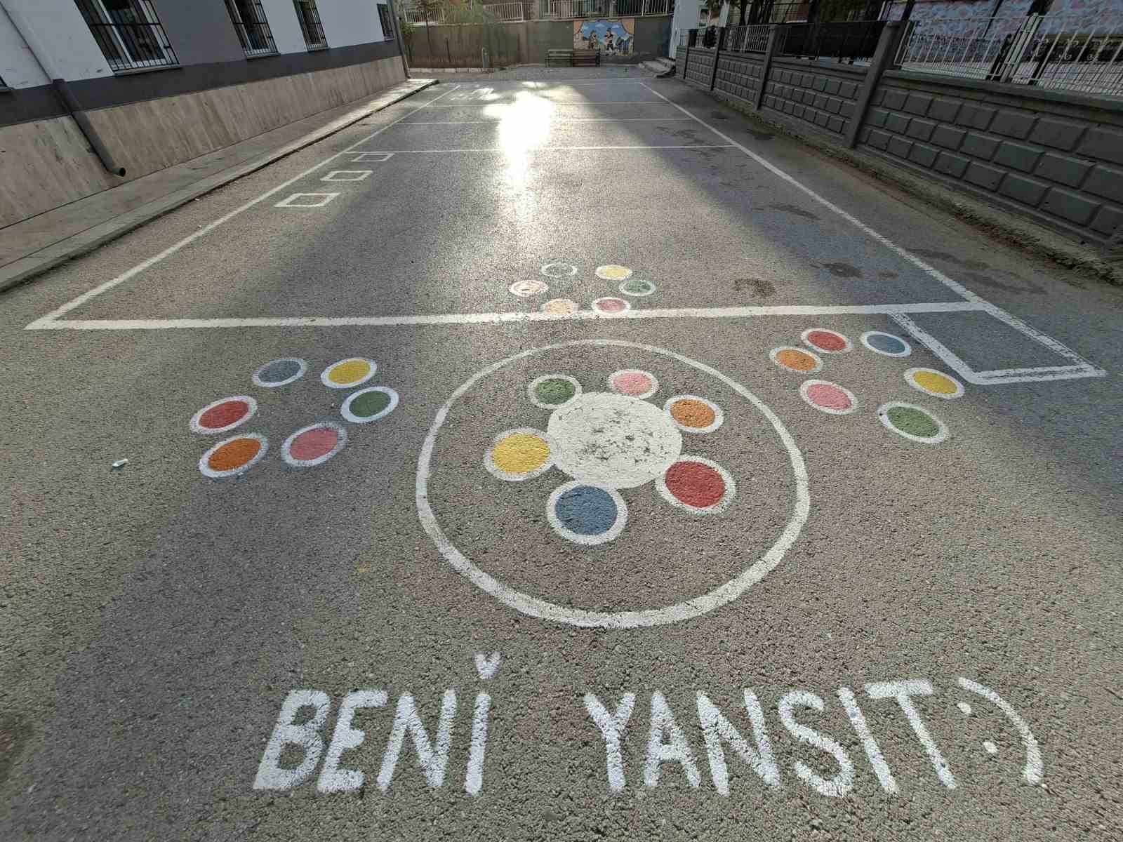 NÖHÜ gönüllü öğrencilerinden Selçuk İlkokulu’na renkli dokunuş