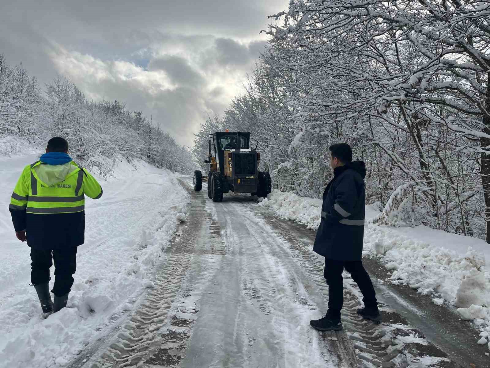 Kar altında sürpriz denetim: Vatandaş Kaymakamı karşısında buldu