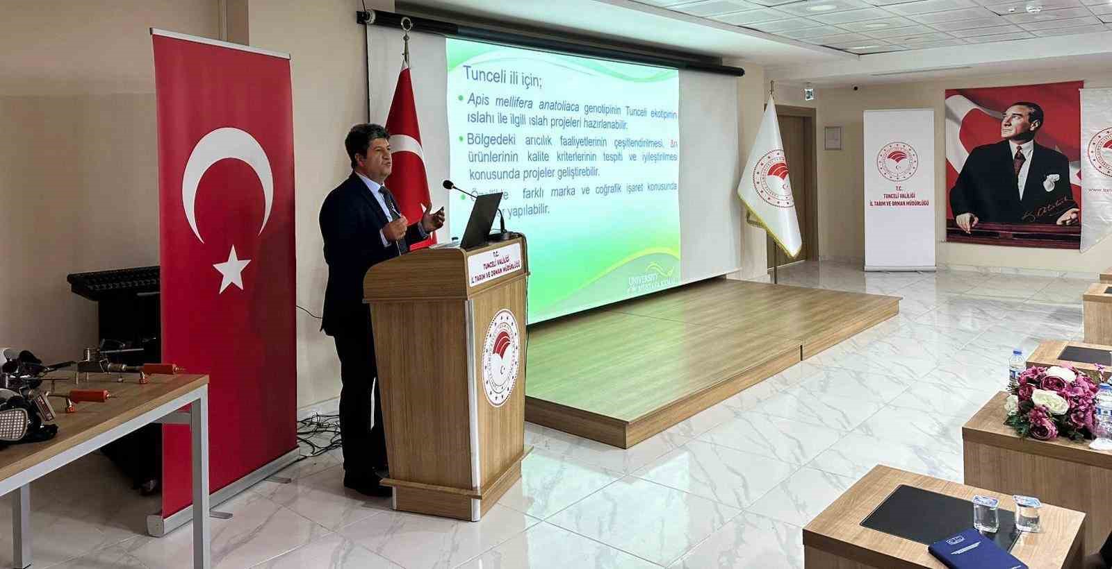 Tunceli&rsquo;de arıcılara y&ouml;nelik bakım ve hastalıklarla m&uuml;cadele eğitimi
