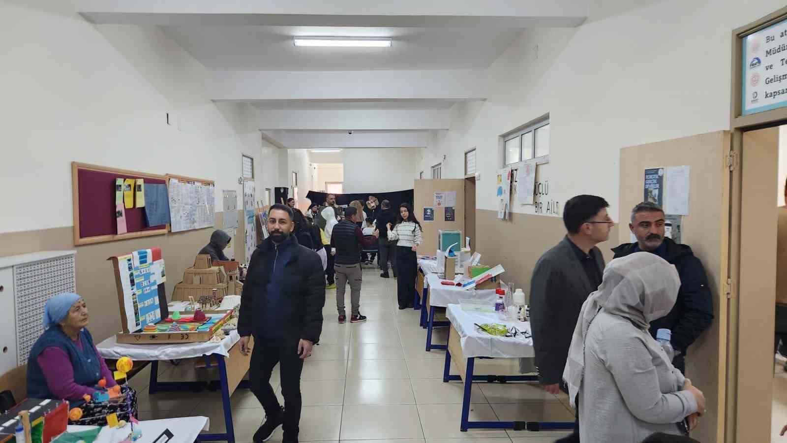 Tunceli&rsquo;de Bilim ve Sanat Şenliği renkli g&ouml;r&uuml;nt&uuml;lere sahne oldu
