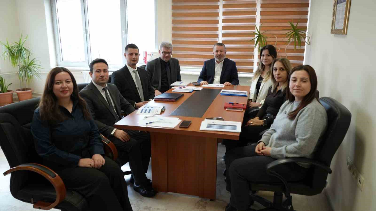 Rektör Kırışık, Uluslararası İlişkiler Koordinatörlüğü ekibiyle bir araya geldi