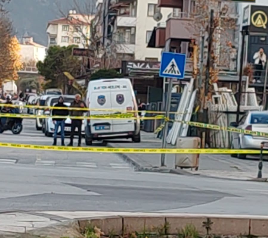 Denizli&rsquo;de ş&uuml;pheli valiz kontroll&uuml; bir şekilde patlatıldı; i&ccedil;inden kıyafetler &ccedil;ıktı
