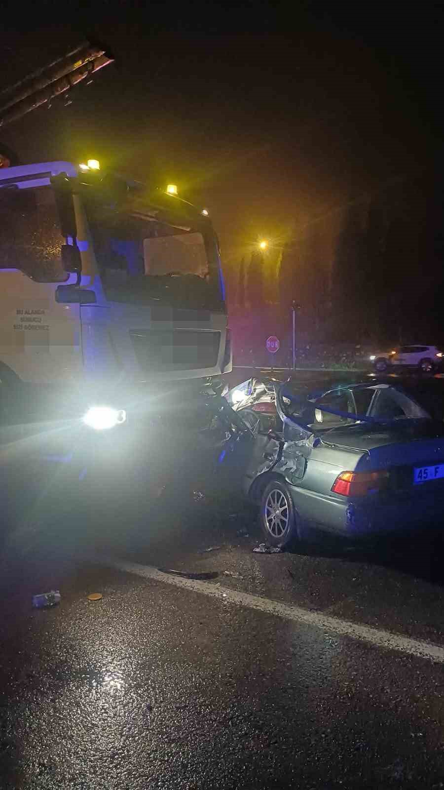 Zonguldak&rsquo;ta kamyon ile otomobil &ccedil;arpıştı: 3 yaralı
