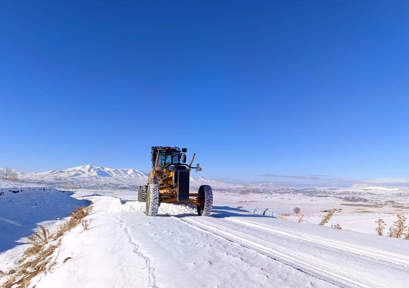 Van-Bahçesaray yolu ulaşıma kapatıldı