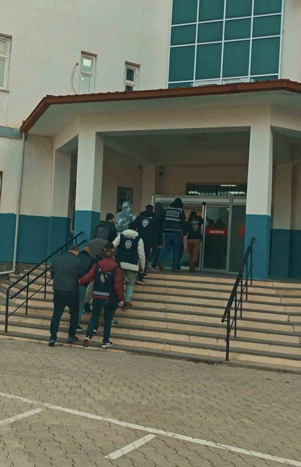 Muş&rsquo;ta dolandırıcılık operasyonu: 5 tutuklama
