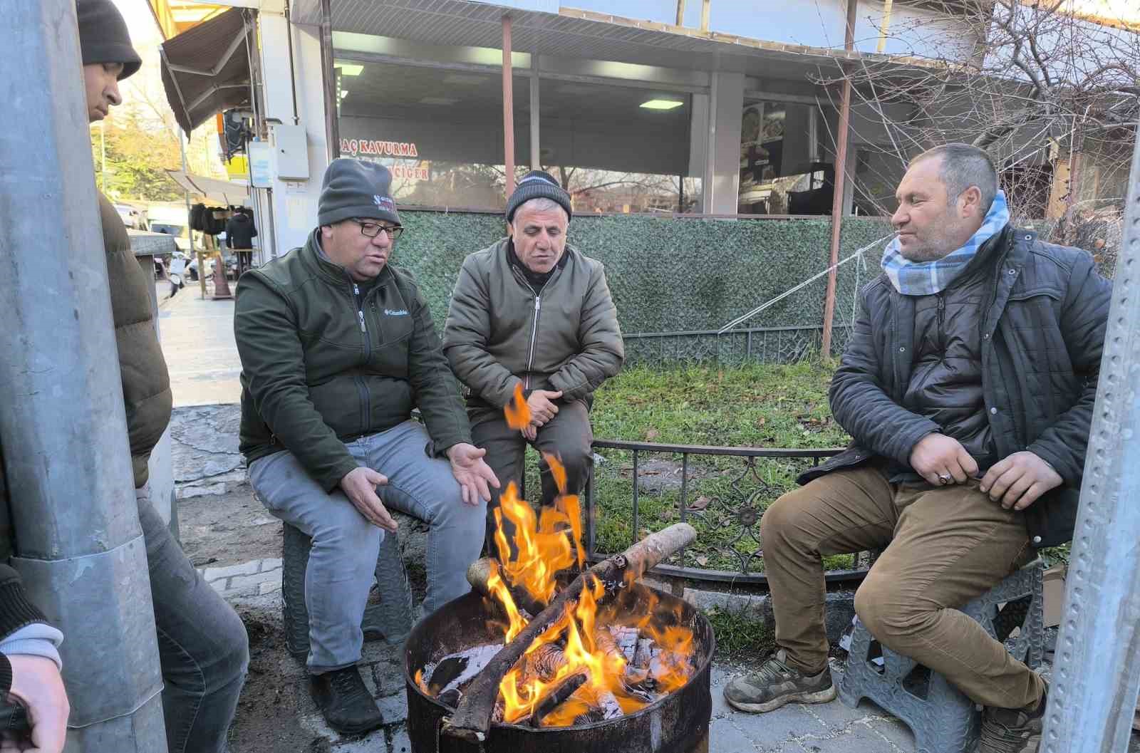 Soğuk havalar en fazla pazarcı esnafını etkiledi

