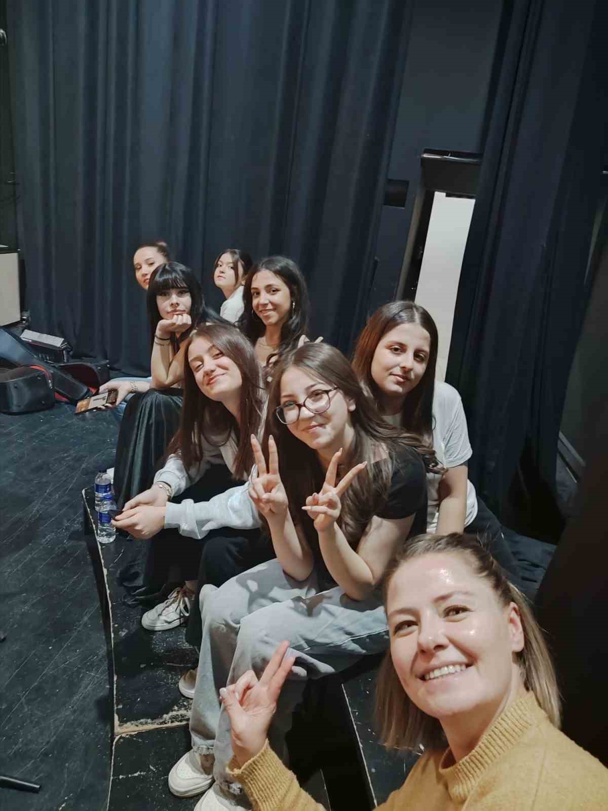 Eskişehir&rsquo;de &ouml;ğretmenlerden ve &ouml;ğrencilerden unutulmaz konser
