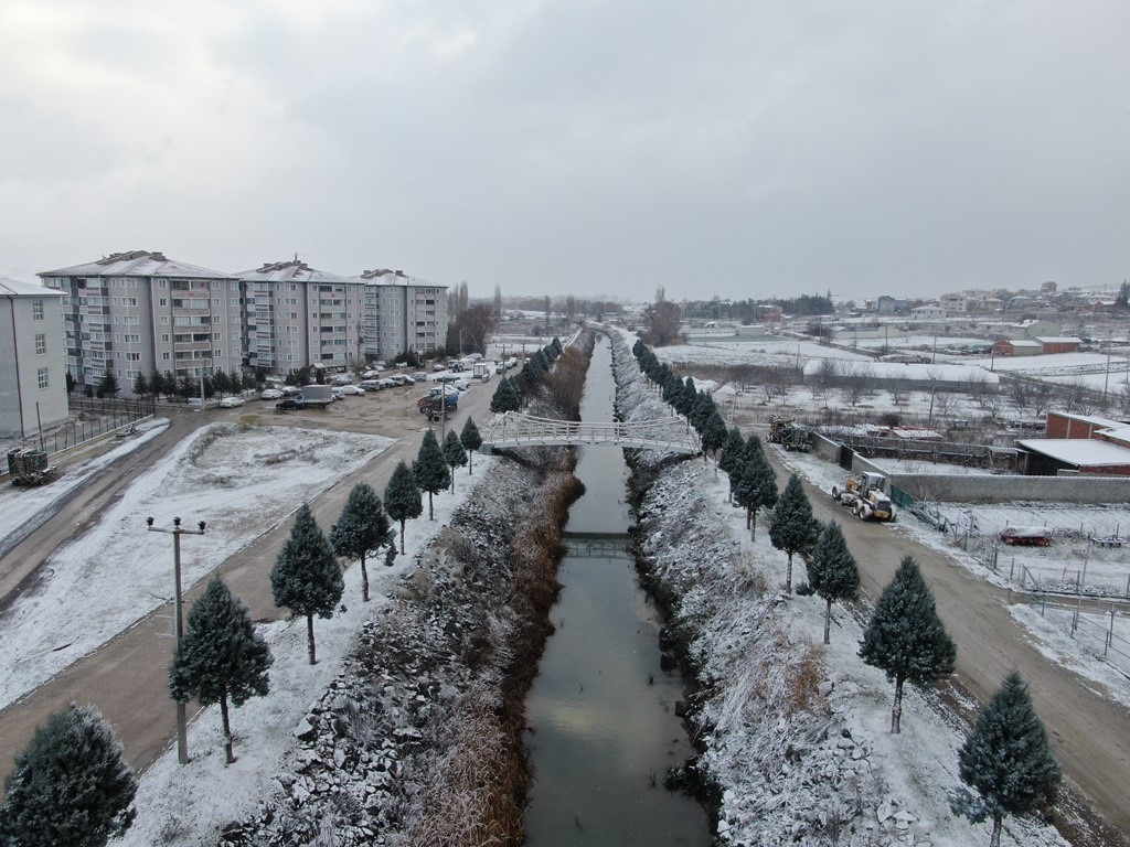 Eskişehir’in İnönü ilçesinde kışın ilk kar yağışı heyecanı