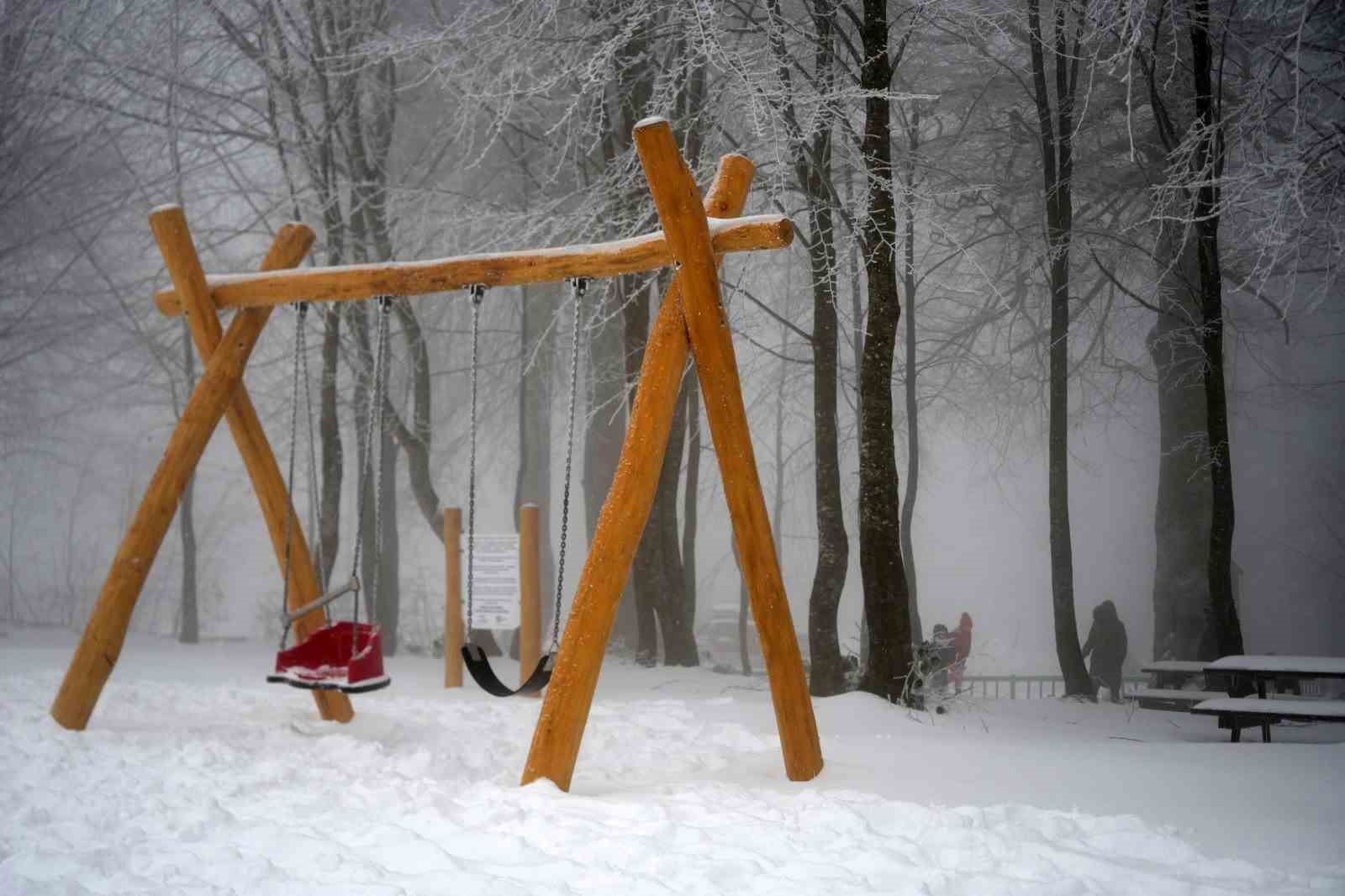 Kocaeli’ye lapa lapa kar yağıyor