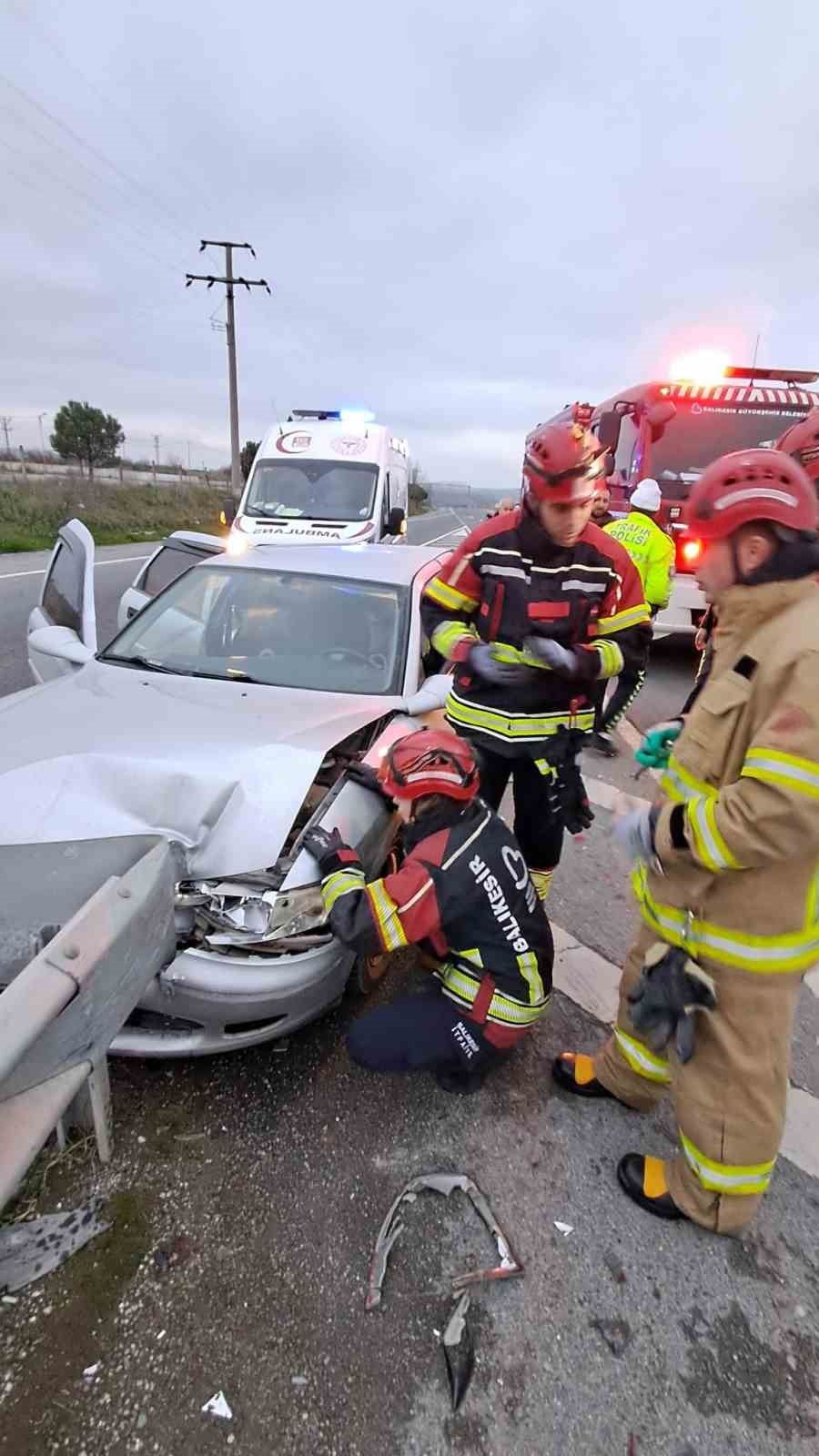 Balıkesir’de çift taraflı trafik kazası: 5 yaralı