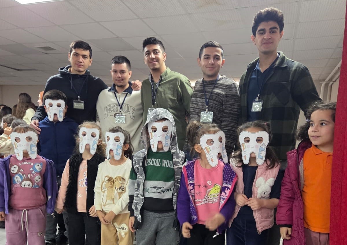 İlkokul öğrencilerine diş sağlığı eğitimi verildi