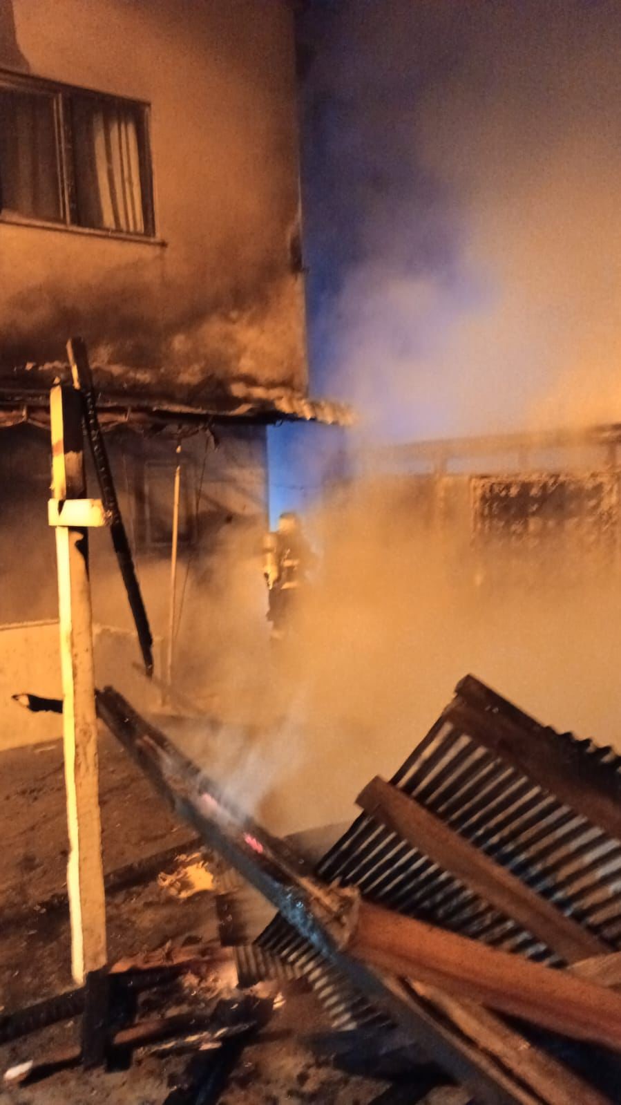 Çaycuma’da kazan dairesinde çıkan yangın eve sıçradı