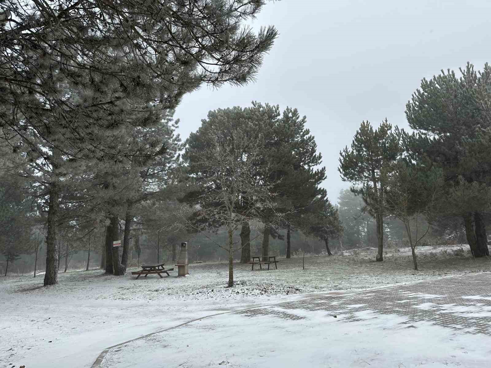 Manisa&rsquo;da y&uuml;ksek kesimlerde kar yağışı etkili oldu
