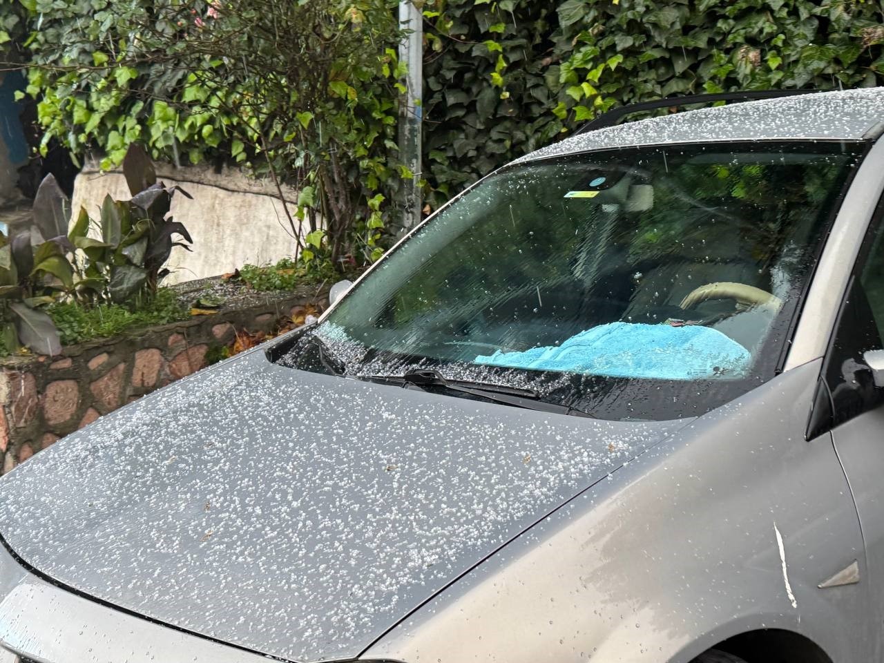 Zonguldak’ta ceviz büyüklüğünde dolu yağdı