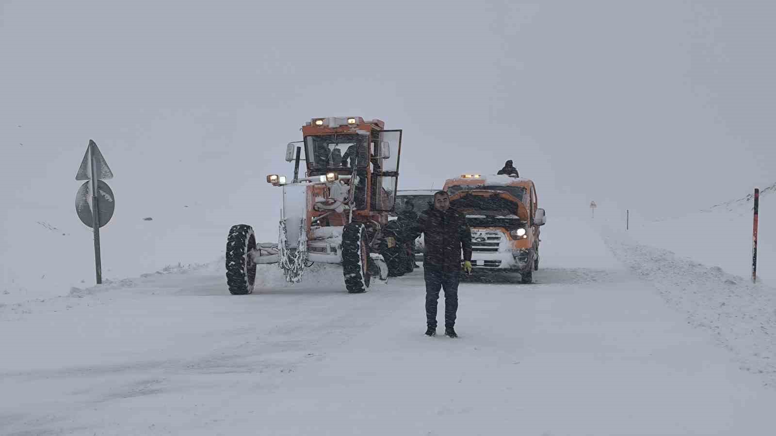 Muş-Kulp karayolu tır ve çekici trafiğine kapatıldı