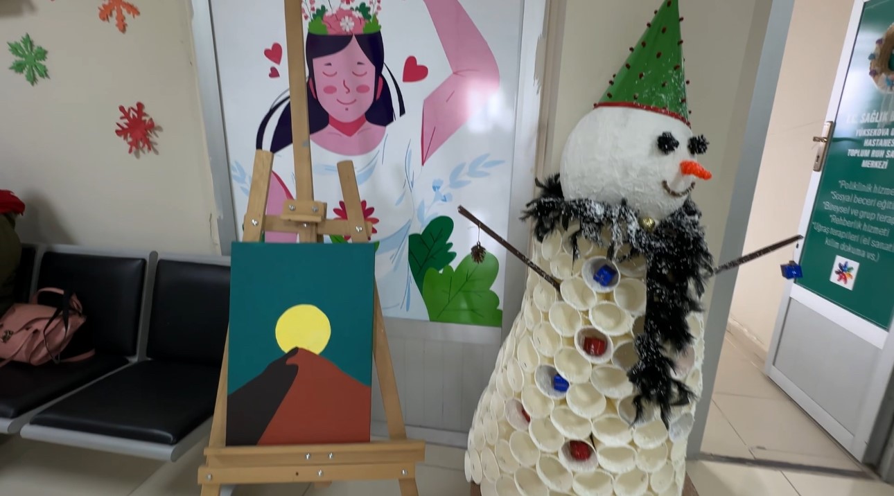 Yüksekova’da Toplum ve Ruh Sağlığı Merkezinde hastaların ürünleri sergilendi